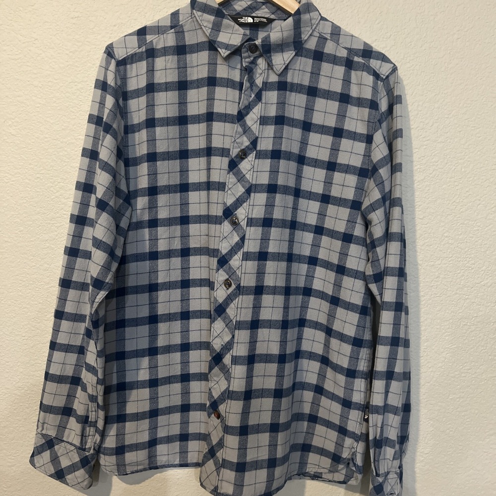 North Face Men's Flannel Collared Shirt GRAY Plaid Size MEDIUM